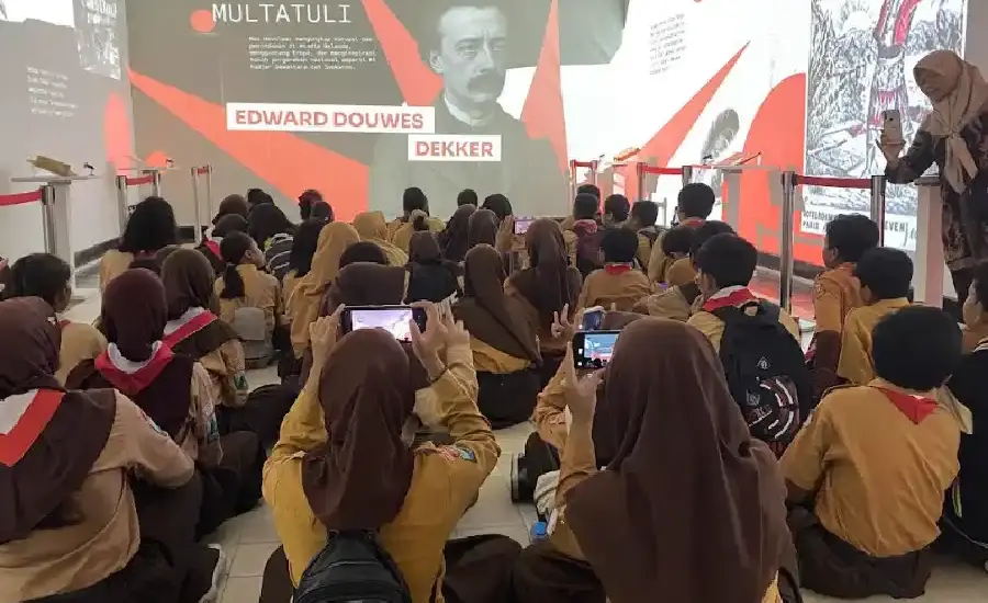 Cross Musea Pertiwi Hadir di Surabaya, Sajikan Pameran Imersif dan Budaya Cross Musea Pertiwi 2026 hadir di Museum Dr. Soetomo Surabaya dengan pameran imersif, koleksi budaya Nusantara, live music, dan diskusi publik.