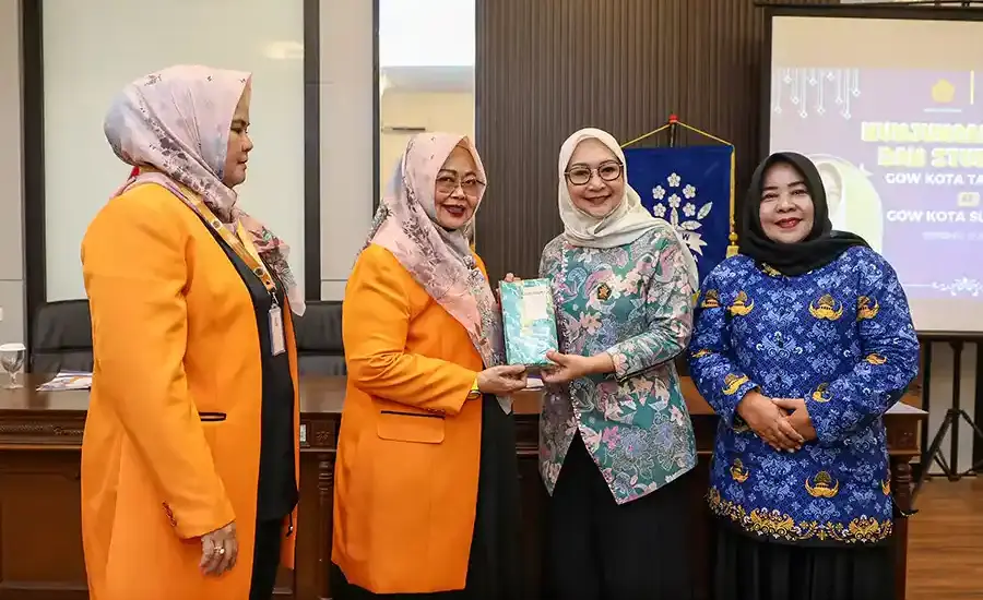 GOW Kota Tangerang mempelajari program pemberdayaan perempuan dan pengembangan UMKM GOW Surabaya yang dinilai berhasil.