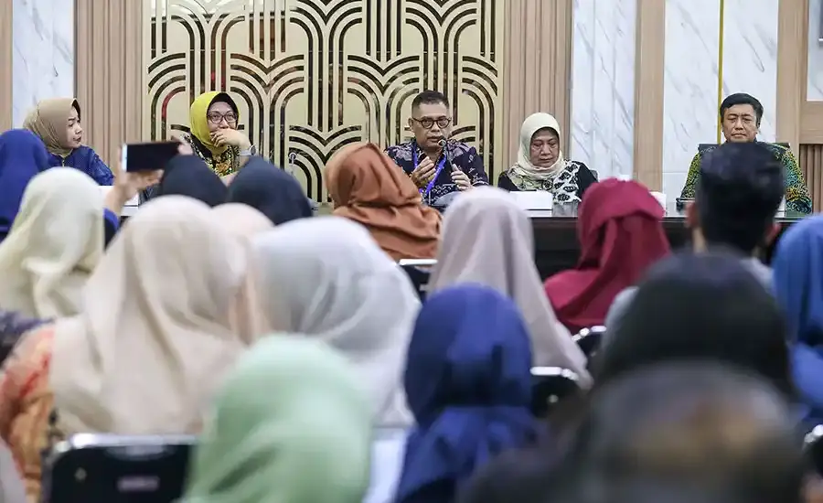 Pemkot Surabaya Targetkan Pendataan Perlinsos Digital Tuntas 7 Juli 2026, Libatkan 12.741 Agen Pemkot Surabaya menargetkan pendataan Perlinsos Digital rampung 7 Juli 2026 dengan melibatkan 12.741 agen untuk memastikan bansos lebih tepat sasaran.