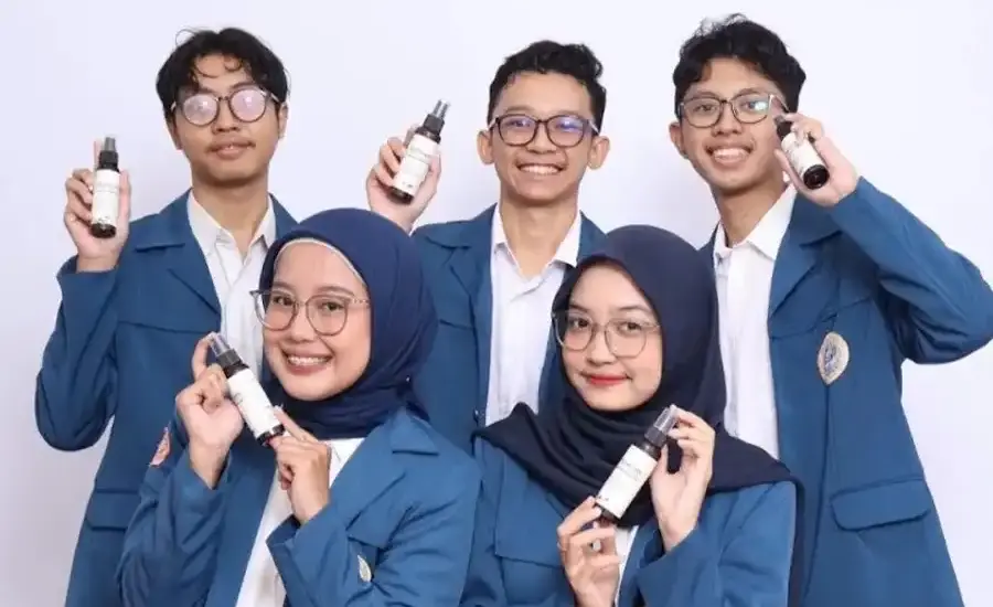 Mahasiswa UNAIR mengembangkan Deorans berbahan tawas lokal sebagai deodoran ramah kulit sensitif yang lolos pendanaan Program P2MW 2026.