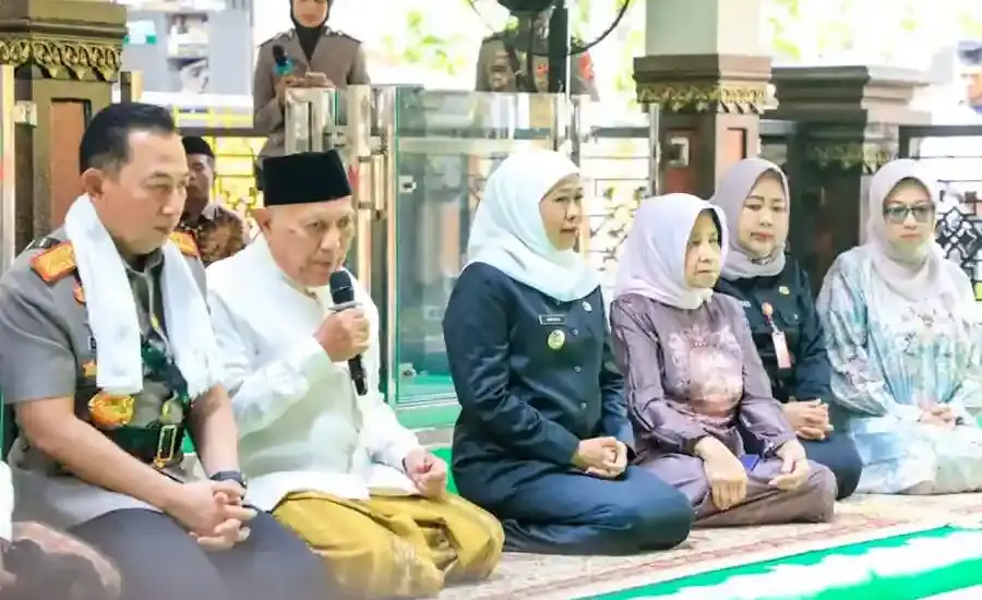 Jelang Hari Bhayangkara ke-80, Gubernur Khofifah dan Kapolri Ziarah ke Makam Bung Karno dan Gus Dur