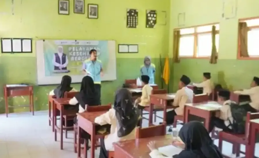 Yankes Bergerak Jatim Perkuat Layanan Kesehatan Jiwa di Pulau Sapudi, Temukan Gejala Kecemasan Siswa Tim Yankes Bergerak Jatim melakukan skrining kesehatan jiwa di Pulau Sapudi dan menemukan kecenderungan gejala kecemasan pada siswa.