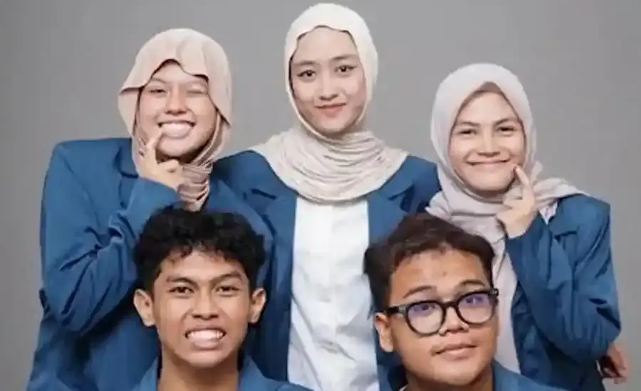 Mahasiswa UNAIR Kembangkan NyxAId, Aplikasi AI dan Kacamata Pintar untuk Pertolongan Pertama Tunanetra Mahasiswa UNAIR menciptakan NyxAId, aplikasi AI terintegrasi kacamata pintar yang membantu tunanetra mendapatkan pertolongan pertama saat darurat.