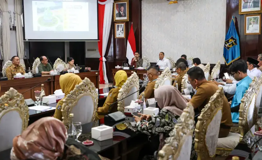 Strategi Pengentasan Kemiskinan Surabaya Dipaparkan Eri Cahyadi di Hadapan Tim PPD Bappenas