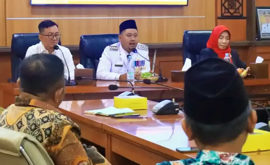 Pemkab Gresik Percepat Pemenuhan Kuota Sekolah Rakyat, Gandeng LKSA Jelang Tahun Ajaran Baru 2026 Pemkab Gresik menggandeng LKSA untuk memenuhi kuota Sekolah Rakyat jenjang SD sebelum tahun ajaran baru dimulai pada 15 Juli 2026.