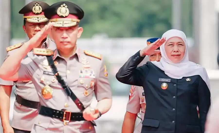 Hari Bhayangkara Ke-80, Khofifah Apresiasi Peran Polri Jaga Kamtibmas dan Kawal Pembangunan Jawa Timur Gubernur Khofifah mengapresiasi dedikasi Polri pada Hari Bhayangkara ke-80 dalam menjaga keamanan, mengawal pembangunan, dan melayani masyarakat.