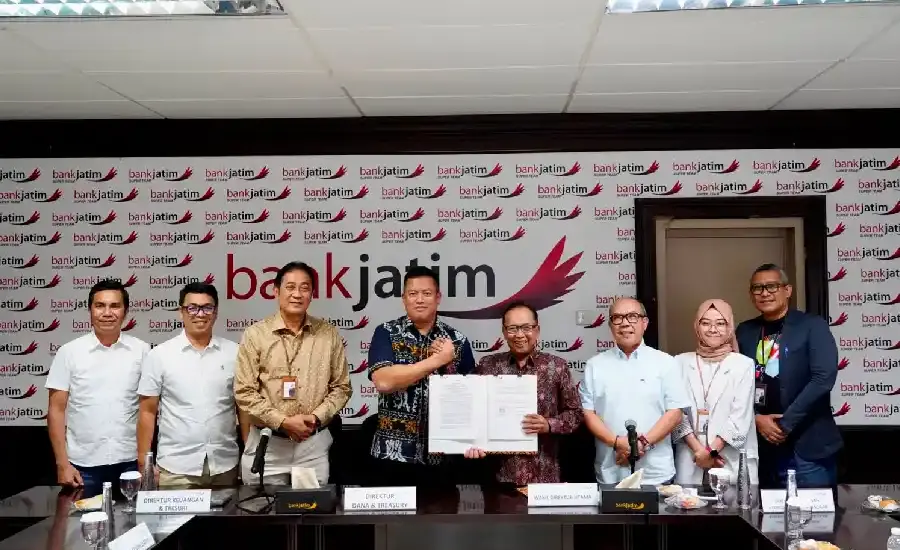 Bank Jatim dan Bank NTT menjalin kerja sama layanan remitansi internasional untuk memperluas akses transaksi lintas negara dan memperkuat inklusi keuangan.